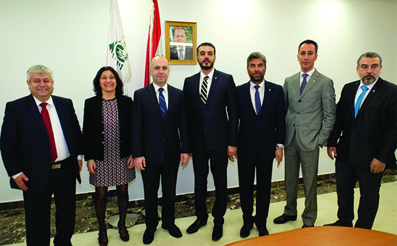 Pascale Mathieu et les membres de la délégation libanaise en compagnie du ministre de la santé.